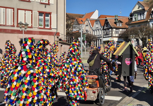 25-03-03-innenstadt-forum-rosenmontag-008