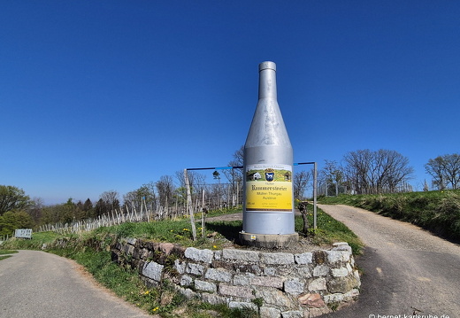 25-04-04-spaziergang-rammersweier-grosse weinflasche-schoenstatt-022