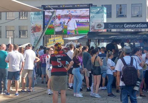 24-06-19-em-public viewing-001