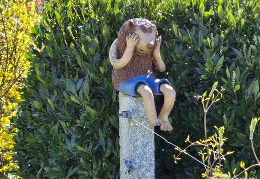 25-04-04-spaziergang-rammersweier-grosse weinflasche-schoenstatt-014