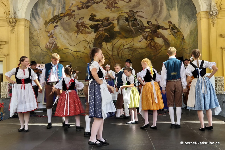 24-09-22-mb-folklore herbstfest-016.jpg