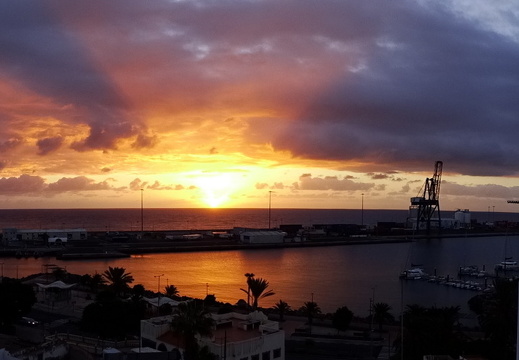 23-11-06-pdr-aussicht-hafen-sonnenaufgang-006