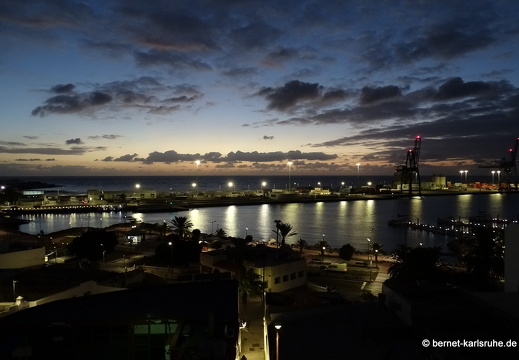 23-11-06-pdr-aussicht-hafen-vor sonnenaufgang-005