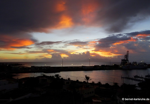 23-12-01-pdr-aussicht-hafen-vor sonnenaufgang-