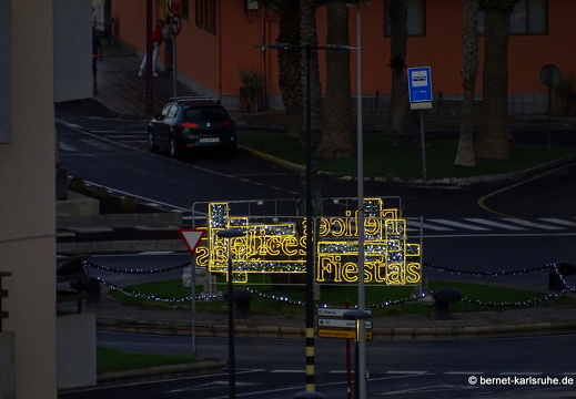 23-12-01-pdr-aussicht-hafen-vor sonnenaufgang-weihnachtsbeleuchtung-002