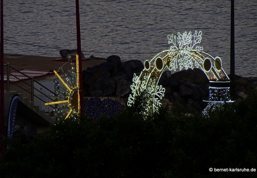 23-12-01-pdr-aussicht-hafen-vor sonnenaufgang-weihnachtsbeleuchtung-003