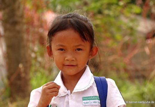 15-01-21-vangvieng--schulmaedchen-178