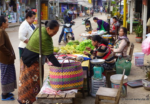 15-01-22-vangvieng-markt-352