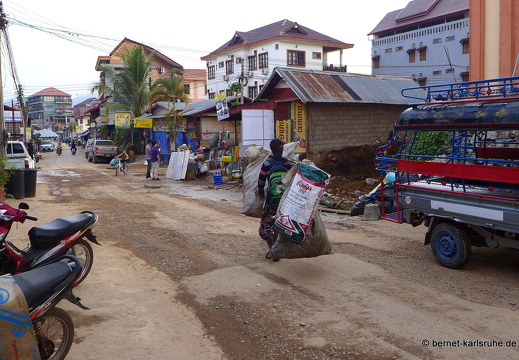 15-01-22-vangvieng-markt-357