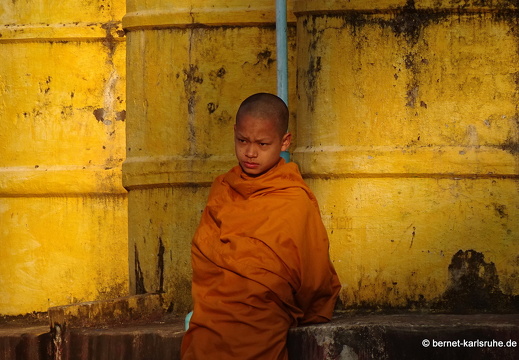 15-02-05-houayxai-vat chome khaou manirath-093