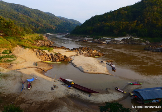 15-02-03-mekongtour-1-pakbeng-001