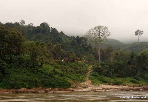 15-02-04-mekongtour-2-khmu-dorf-001
