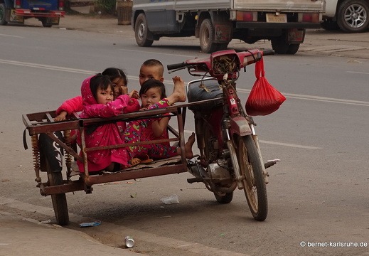 15-02-15-oudomxai-203