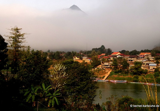 15-02-18-nongkiao-morgennebel-048