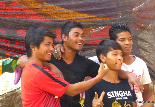 15-02-28-luangprabang-kirmesplatz-026