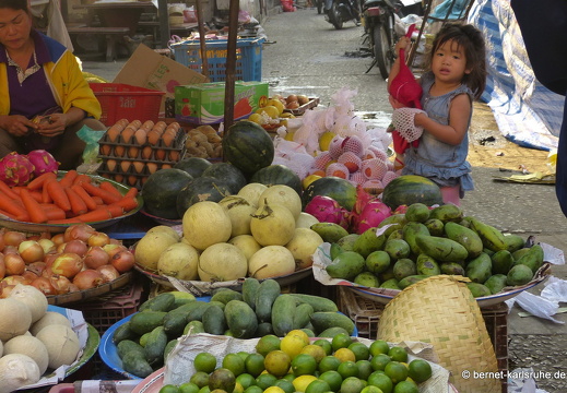 15-03-01-luangprabang-morgenmarkt-038