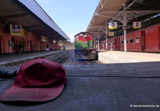 14-01-22-kandy-bahnhof-047