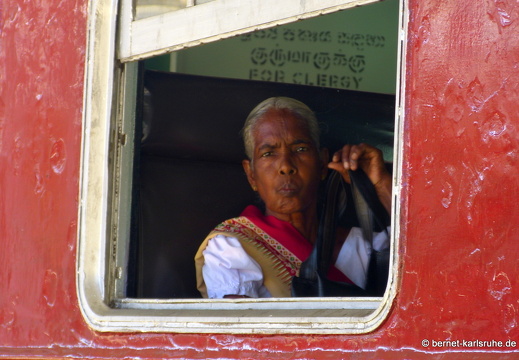 14-01-22-kandy-bahnhof-050