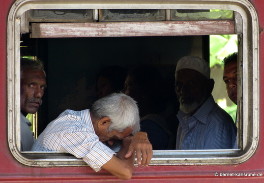 14-01-22-kandy-bahnhof-062