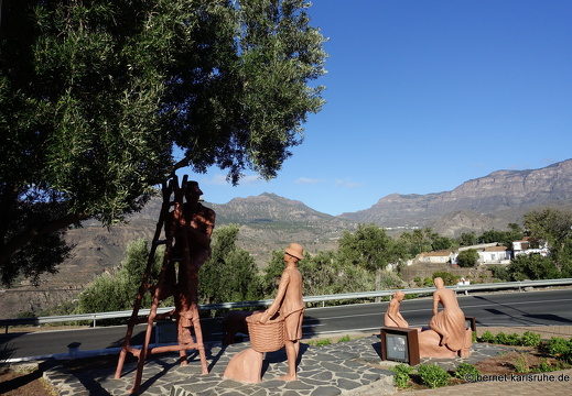 24-03-04-santa lucia-skulpturen-olivenernte-006