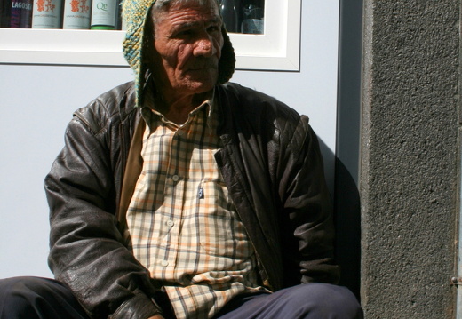 12-03-03-funchal-alter-mann-131