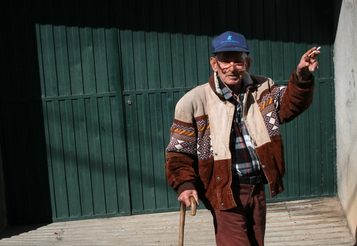 12-03-06-funchal-alter-mann-250