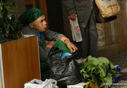 12-03-09-funchal-alte-frau-23