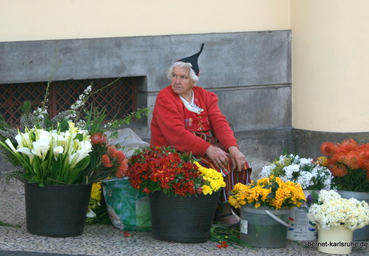12-03-09-funchal-alte-frau-029