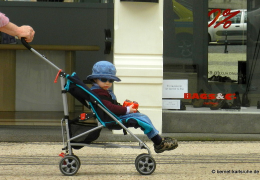 12-03-10-funchal-altstadt-kind-217