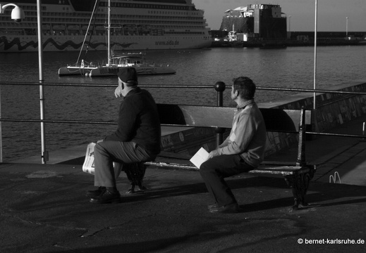 12-03-12-funchal-hafen-sonnenaufgang-maenner-50