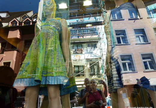 12-08-17-freiburg-schaufenster-spiegelung-108