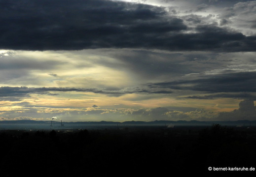 12-05-06-bergwald-regenwolken-003