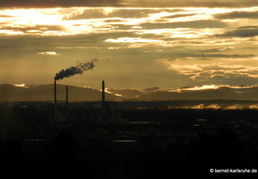 12-05-06-bergwald-regenwolken-099
