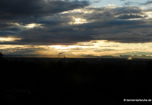12-05-06-bergwald-regenwolken-111