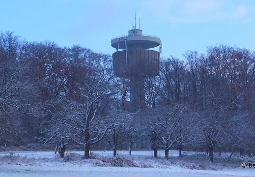 13-02-07-wasserturm-schnee-018