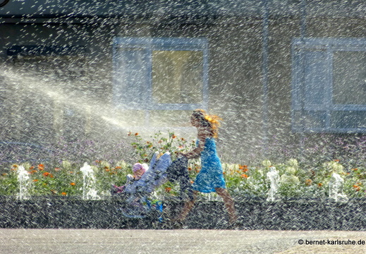 13-07-12-ettlinger-strasse-springbrunnen-077