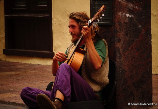 16-03-02-san sebastian-strassenmusikant-004