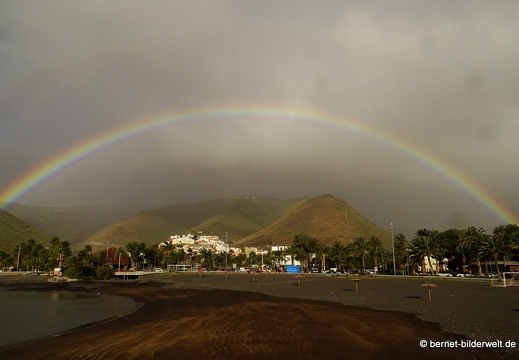 16-03-08-san sebastian-yachthafen-regenbogen-018