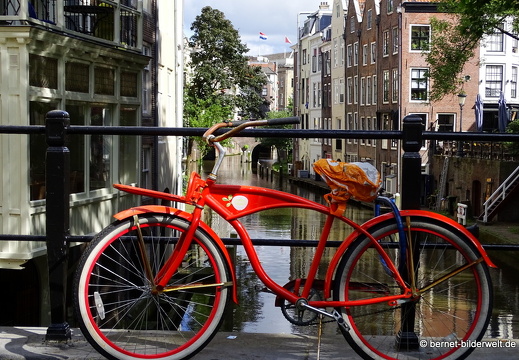 16-07-06-zentrum-oudegracht-fahrrad-orange-001