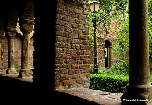 16-07-07-pandhof-sinte marie-009