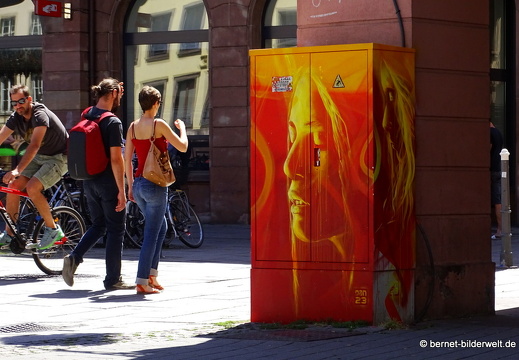 17-06-18-strasbourg-zentrum-graffiti-stromkasten-001
