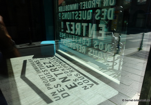 17-06-18-strasbourg-zentrum-schaufenster-spiegelung-011