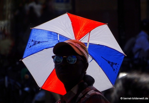 17-06-19-strasbourg-zentrum-nachmittag-souvenierverkaeufer-003