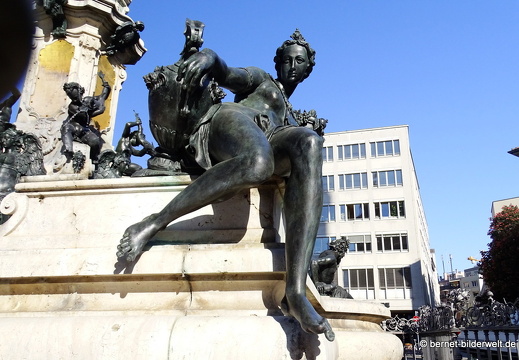 18-05-09-augsburg-rathausplatz-067