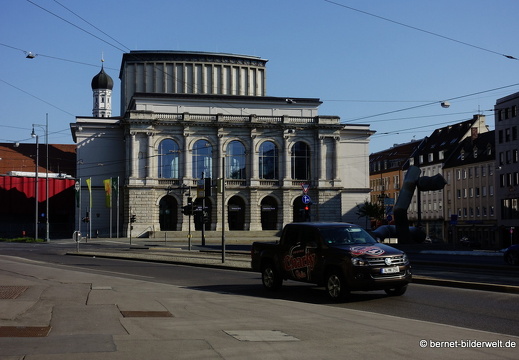 18-05-10-augsburg-am theater-008