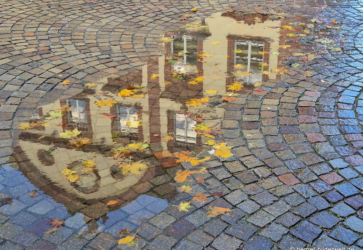 25-10-24-rathaus-spiegelung-006