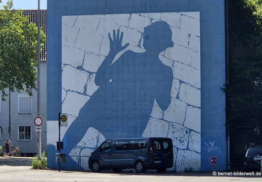 26-06-23-ms-graffito-blau-