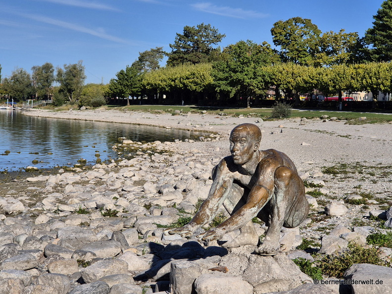 26-09-25-radolfzell-skulptur-elninjo-niedrigwasser-001.jpg